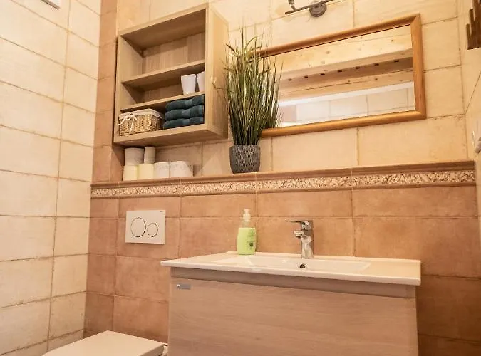 Apartamento Andel Šatov